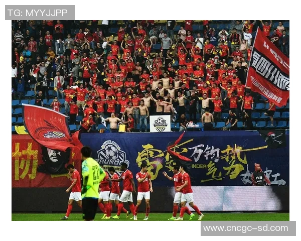 利物浦赛场爆发小插曲，裁判如何处理？