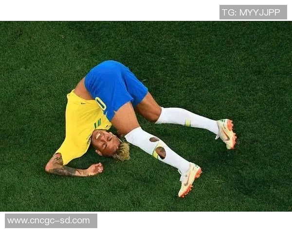 球员为亡父进球后跪地痛哭，令人泪目